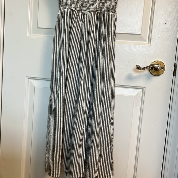 Ruffle Zara dress! Off or on shoulder - size M - Picture 3 of 9